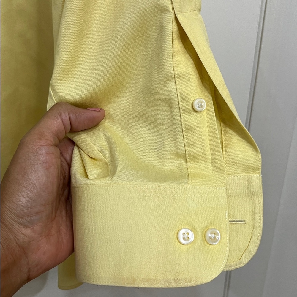 Two Van Heusen Button Down Shirts Yellow and Tan 17 XL - Picture 8 of 8